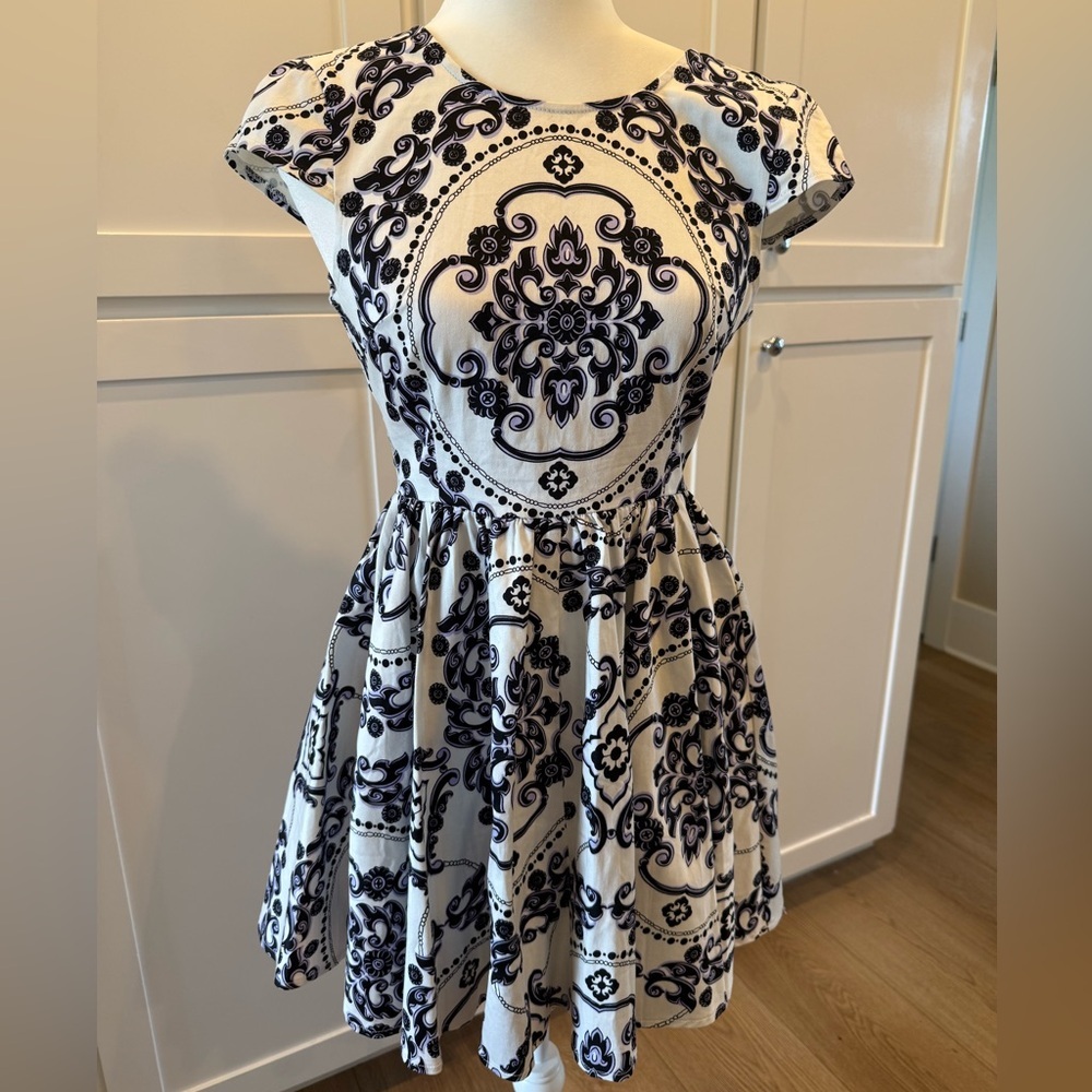 Women’s mini dress size small in a fit and flare feminine style with cap sleeves